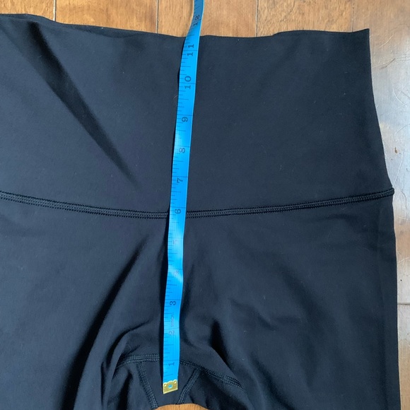 Lululemon Black Wunder Under High-Rise Leggings 21" - Women’s size 8 - Picture 4 of 5